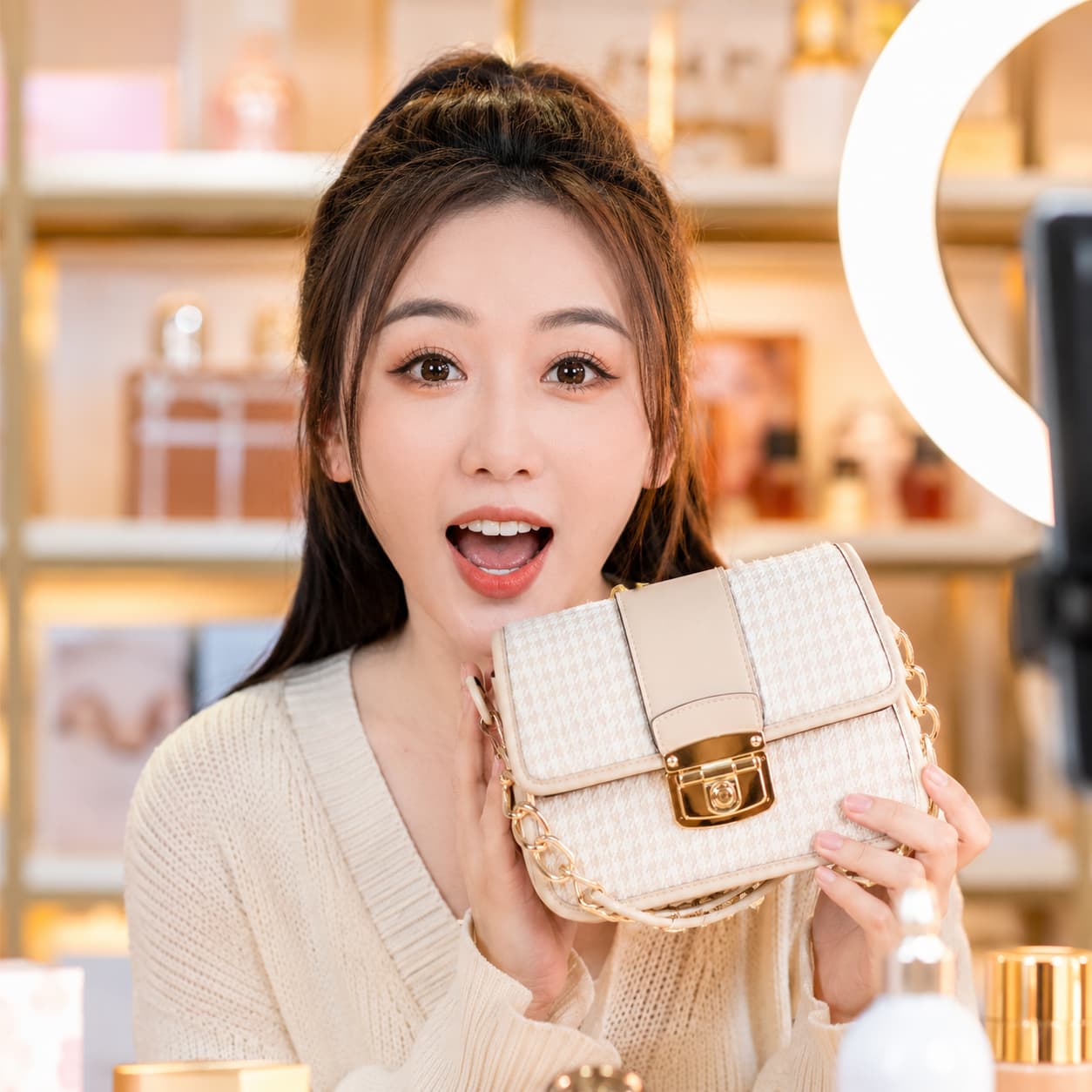Live shopping square short